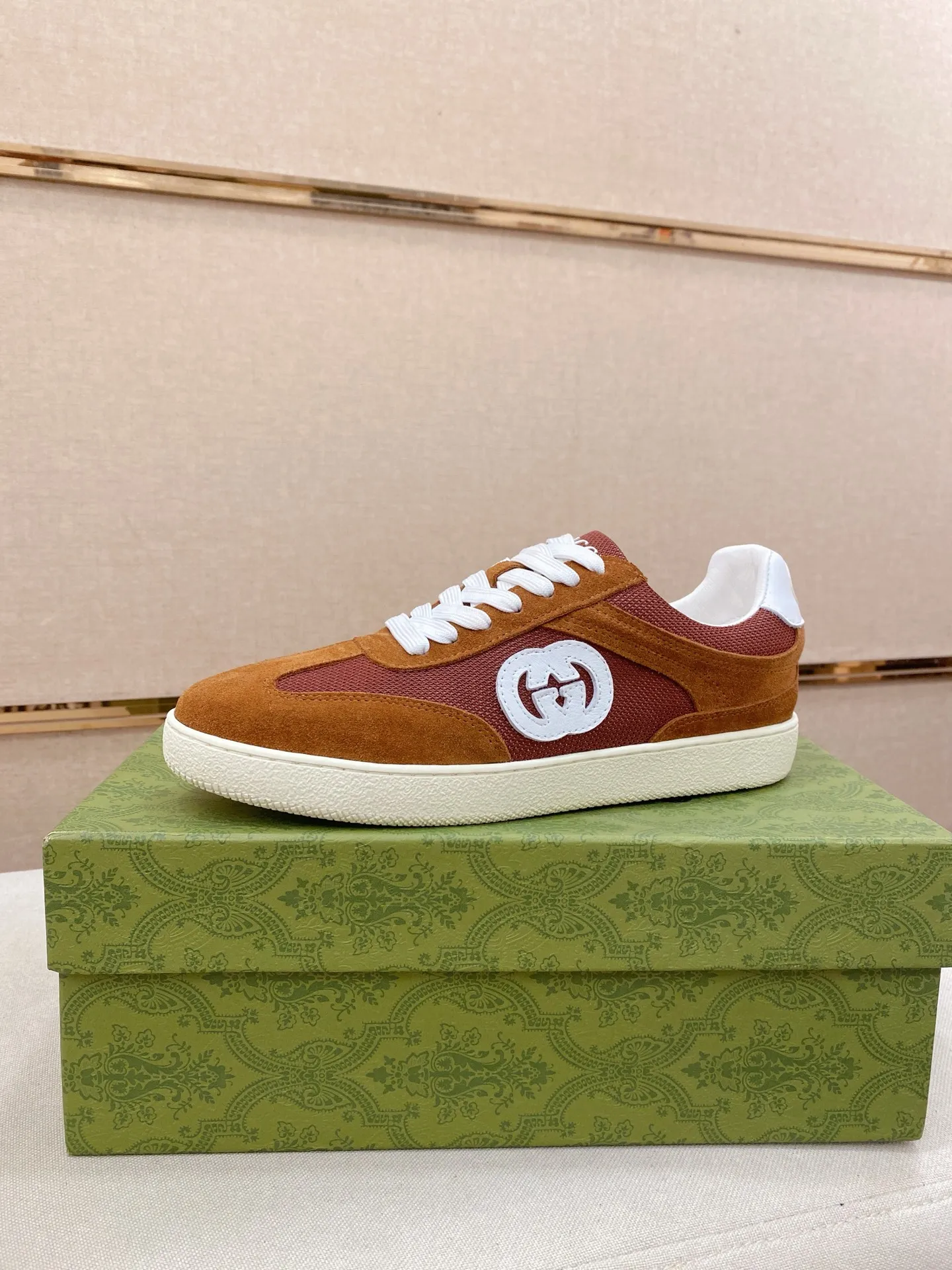 Men's clothing and shoes💰:400💰 (GUCCI) The latest model from the official website🎁🎁Casual and fashionable men's shoes👟, hot style💥The version is simple and elegant, exclusive for trendy men. The unique latest brand elements from the official website👑Original Gucci decoration, fashionable and generous, the fabric is original cowhide ✅Mesh breathable lining, the official website specifies wear-resistant casual outsole, the classic model is taken in kind at the counter🎬38-44 (can be customized for 45 non-refundable)